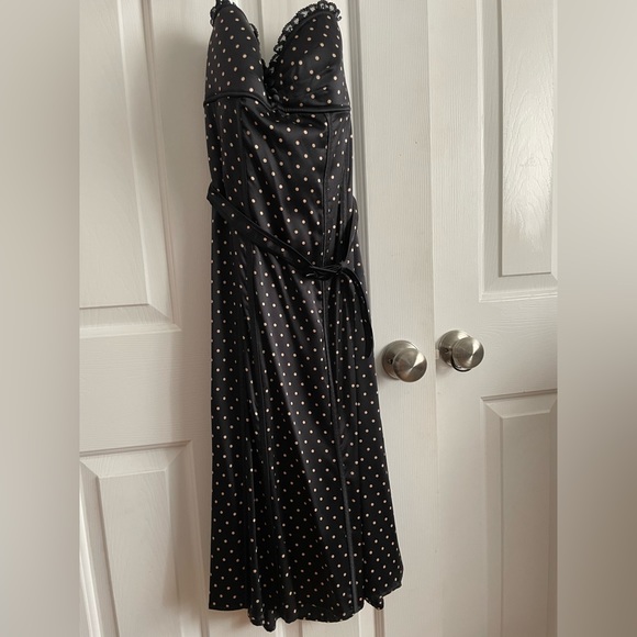 2000s Bebe Sexy Silk Polka Dot Midi Dress - Picture 4 of 10